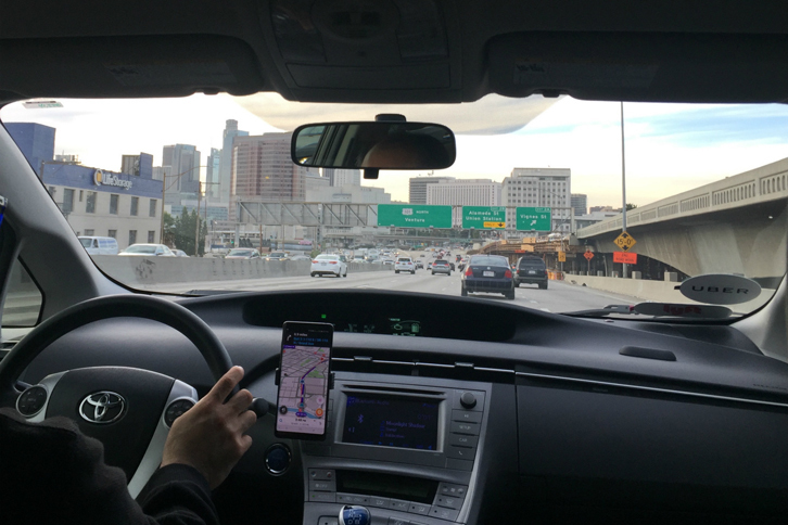 ライドシェアのクルマで、ロサンゼルスのダウンタウンに向かう。