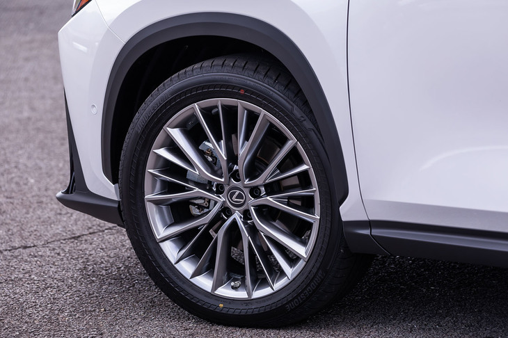 NX350h“バージョンL”（タイヤ＆ホイール）