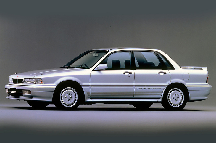 1987年に車名を「ギャラン」に戻して登場した通算6代目。トップグレードの「VR-4」（写真）は最高出力205PSを発生する2リッター直4 DOHC 16バルブターボエンジンやフルタイム4WD、4WSなどを搭載。WRCでも活躍したが、その方面の活動は弟分の「ランサーエボリューション」に引き継がれた。