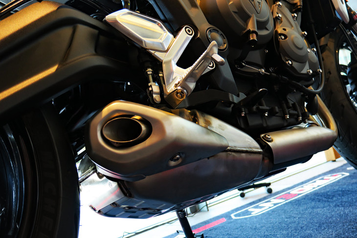 トライアンフ・トライデント660（マフラー）