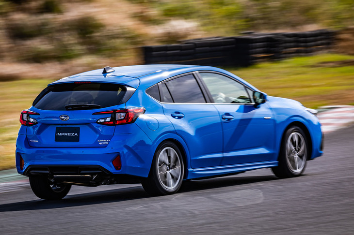 スバル・インプレッサ（クローズドコースでの走行シーン）