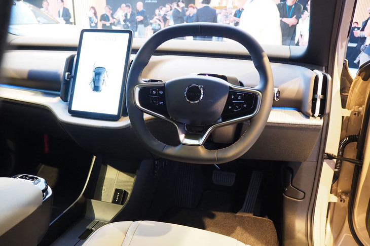 ボルボEX30クロスカントリー（用品装着車のインストゥルメントパネル）