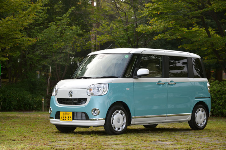 
	2016年9月7日に発売された、「ムーヴ キャンバス」。ダイハツは、世帯内で共用されることを念頭に、幅広い世代で使いやすい軽乗用車を目指して開発したという。
	