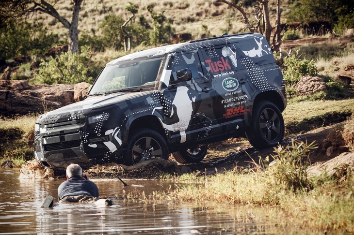 最終フィールドテストに臨む新型「ランドローバー・ディフェンダー」（プロトタイプ）。