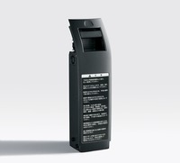 リチウムイオンバッテリーは脱着式で、重量は2.3kg。