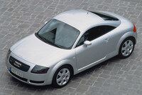 1998年に登場した初代「TT」。アメリカ人デザイナーのフリーマン・トーマス氏の手になるモデルだった。