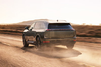 レクサス初の3列シート電動SUV「TZ」がデビューの画像