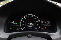 「e-POWER」搭載車には、速度計の左右にインフォメーションディスプレイを備えた専用設計のファインビジョンメーターが装備される。