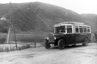 1920年代におけるドイツ郊外の道路の様子。自動車発祥の地であるドイツでさえ、当時は写真のような未舗装の道路が大部分を占めていた。