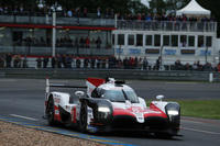 予選に臨むNo.8 トヨタTS050 ハイブリッド。安定した走りでトップタイムをたたき出した。