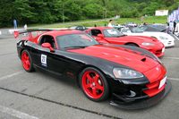 こちらの赤と黒の鮮やかな2代目は「ACR」という特殊なグレード。詳しい人ならご存じだろうが、ニュルブルクリンク北コースでタイムを出すために用意された、特殊で貴重なモデルだ。