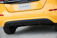 リアバンパーにもブルーのアクセントが施されているが、こちらは標準車と同じ。