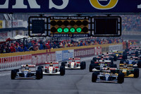 かつてサンマリノGPが開催されていたイモラ・サーキットは、F1が行われるサーキットとしては珍しい、反時計回りの高速コースだった。写真は1993年のGPの様子。