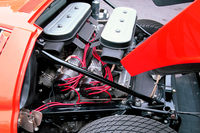 「ミウラ」に搭載される3.9リッターV12エンジン。1965年のトリノショーでミドシップのベアシャシーが発表されたとき、人々は「ランボルギーニもついにレースに参戦するのでは」とうわさしたという。