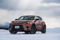 2023年末に発売された「レクサスLBX」。トヨタも含めたあまたのメーカーが幾度となくチャレンジしてきた難関である「小さな高級車」を目指した小型クロスオーバーだ。