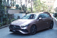 フロントグリルやボンネット、前後バンパーなどのデザインが変更された「メルセデス・ベンツAクラス」。