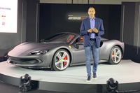 発表イベントで「296GTS」を紹介した、フェラーリ・ジャパン代表取締役社長のフェデリコ・パストレッリ氏。