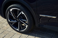 「DS 7クロスバック」にルーヴル美術館をモチーフにした特別仕様車が登場の画像