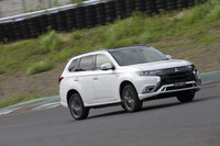 三菱アウトランダーPHEV Sエディション