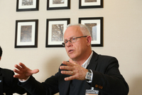 ＜プロフィール＞1978年から35年間、研究開発、プロダクトデザイン、プロダクトプランニング、ビークルラインマネジメントなどの業務を担当。「C70クーペ／コンバーチブル」「S40／V50／C30／C70」のプログラムディレクターを務め、現在はボルボのCセグメント全車の主査を担当する。