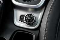 4WDシステム「ALLGRIP」は、「LOCK」以外の走行モードでも空転輪した前後2輪（対角輪）にブレーキをかける専用の制御が入った。また「LOCK」選択時には空転輪に強力なブレーキをかけ、グリップしているタイヤにより強力な駆動力をかけられるようにするなどの改良が施されている。