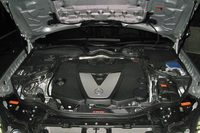 
	「E320 CDI」のエンジン。そのトルクと燃費には、衝撃を覚えた。

	 
	