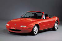 初代の「ユーノス・ロードスター」。