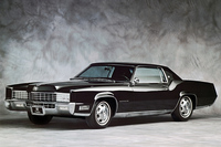 「キャデラック・エルドラド」
    エルドラドは、GMのキャデラック・ブランドで1953年から販売されていた2ドアクーペである。映画に登場するのは第8世代で、すでに前輪駆動モデルとなっている。1992年に第11世代となり、誕生からちょうど50年の2002年に生産を終了した。