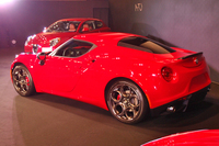 新型スポーツカー「アルファ・ロメオ4C」上陸の画像