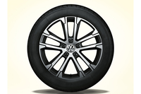 専用の17インチアルミホイール。