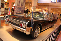 1963年にジョン・F・ケネディが車上で暗殺された大統領専用車「リンカーン・コンチネンタル」も、バンパーはかなりビルトインされている。ヘンリー・フォード博物館にて。