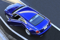 2ドアモデル「レイス」のドアは、後ろ側を軸に開く。閉める動作は、ボタン操作で行うことができる。
    