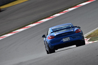 路面状況に応じてダンパーの減衰力を調整するアクティブサスペンションについても、サーキット走行を考慮した改良が施されている。