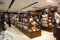 店内に入ると、1Fにはプラモデルを中心とした製品が揃う。
