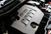 144ps/6200rpmと18.4kgm/3800rpmを発生する1.8リッター直4エンジンはプレミアムガソリンが指定される。高速道路4、山道3、市街地3の割合で666km走り、燃費はリッター10.9kmだった。