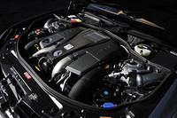 5割以上の燃費改善を果たした新型の5.5リッターV8エンジン。その要因となったのが、アイドリングストップ機構と新型トランスミッションだという。「S63 AMG ロング」に搭載。