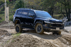 ハイブリッド化で登坂能力がさらにアップ。最新の「トヨタ・ランドクルーザー“300”」を試す。