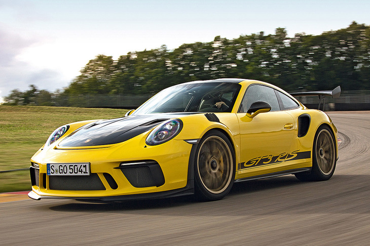 これまでで最もパワフルな「911 GT3 RS」は991.2世代で、クラシックな自然吸気エンジンから520PSを発生させている。