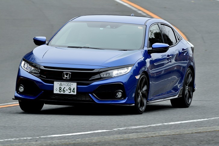 サスペンション形式は前がマクファーソンストラットで、後ろがマルチリンク。