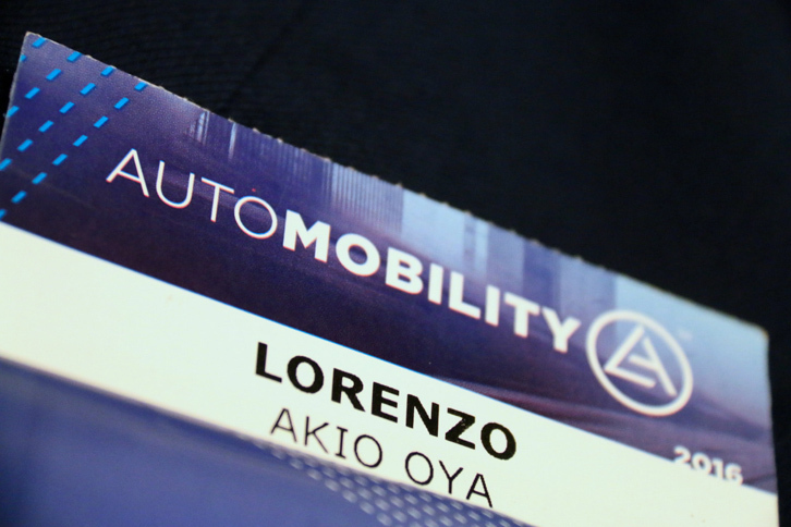 LAショーのプレスパスには、登録時のミドルネームやニックネームが真っ先に太字で印字される。実際に、お互いそれを見て呼び合うことも。他のモーターショーでは見られない習慣である。