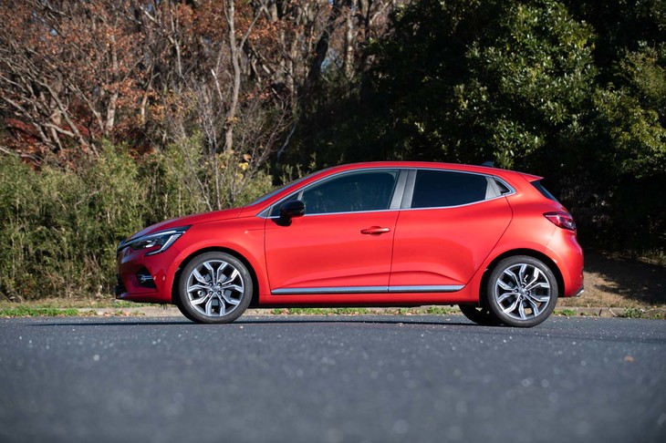 迫力が増しているので立派に見えるが、実際には全長と全幅が先代モデルよりもわずかに小さくなっている。