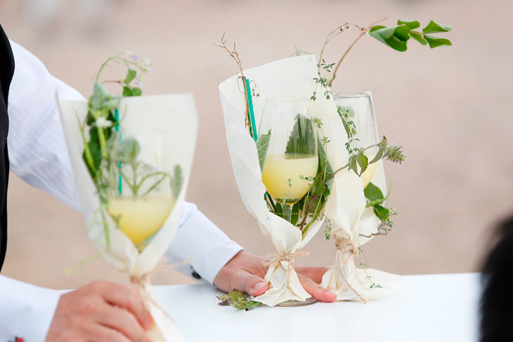 ウエルカムドリンクは鬼の洗濯板の特設スペースで提供された。