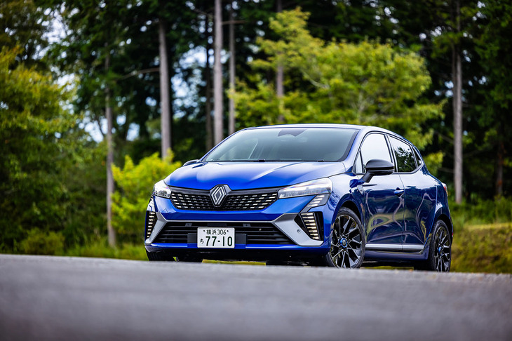 2025年10月2日に日本導入が発表された「ルノー・ルーテシア」のマイナーチェンジモデル。フロントマスクを中心に、内外装デザインや装備の見直しが行われた。