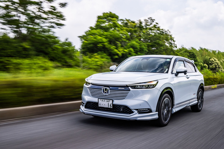 開発中の「スポーツサスペンション」をマイナーチェンジ前の2代目「ヴェゼル」に装着し、走りを試すことができた。スポーツサスペンション装着車のフットワークは明確に引き締まっていて、俊敏性や安定感が向上。最終的には、マイナーチェンジ後の最新型にも適応するアイテムとして販売される見込みだ。