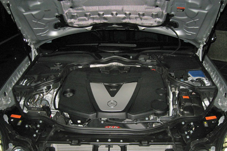 
	「E320 CDI」のエンジン。そのトルクと燃費には、衝撃を覚えた。

	 
	