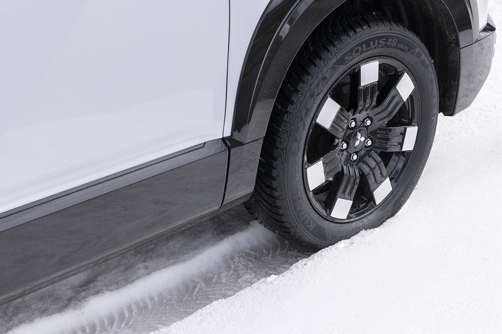 オールシーズンタイヤはライフが短くては履き替え不要のメリットがなくなってしまう。「ソルウス4S HA32」はクムホの夏タイヤ以上の耐摩耗性を確保しており、その点でも安心だ。