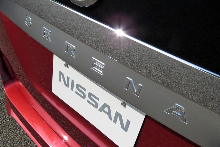 日産セレナ ハイウェイスターG（メッキガーニッシュ）