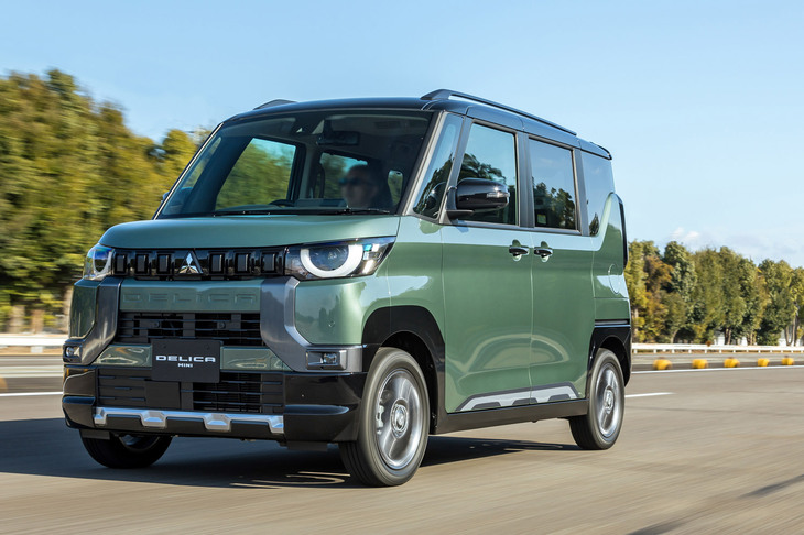 webCGほったが2023年を象徴する一台に選んだ「三菱デリカミニ」。本会合の後で、同車が「日本カー・オブ・ザ・イヤー」（COTY）の「デザイン・カー・オブ・ザ・イヤー」に選ばれたのには驚いた。　
	ほった「自分の慧眼（けいがん）が怖い」