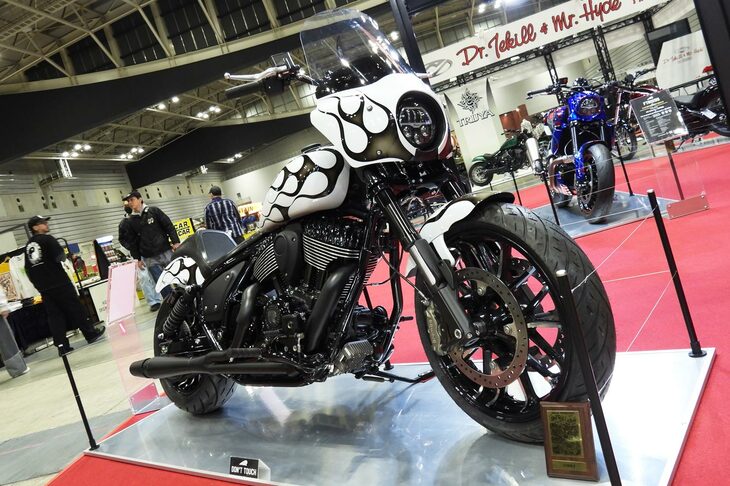 COSMICの三浦大介氏の手になる「インディアン・スポーツチーフ」。