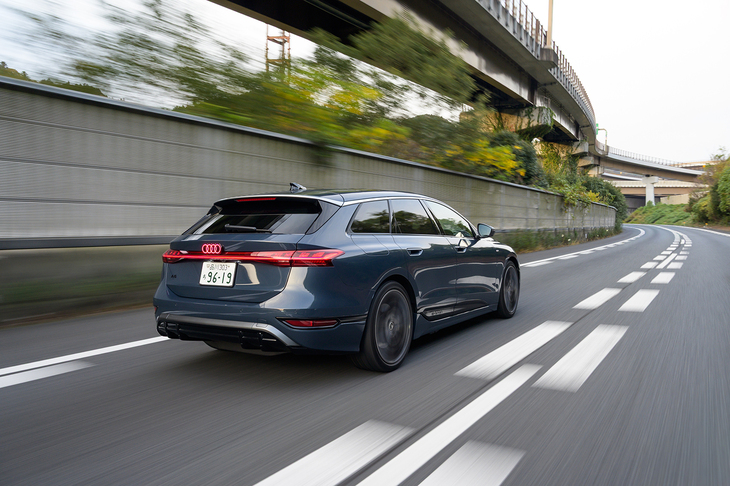 リアに搭載される駆動用モーターは最高出力367PS（ローンチコントロール使用時は381PS）を発生。「A6 e-tron」は後輪駆動のみの設定で、「クワトロ」＝4WDを望むなら「S6 e-tron」を選ぶことになる。